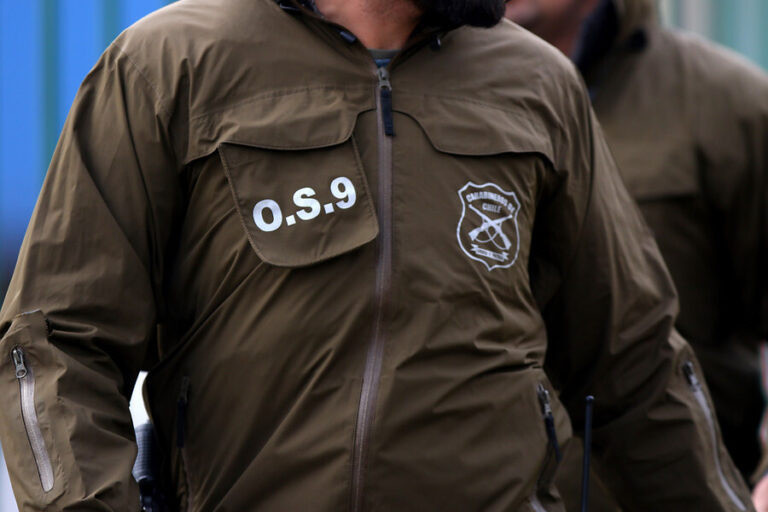 Cerca de 20 desconocidos asaltaron empresa de transportes en Maipú: Maniataron a trabajadores y se llevaron vehículos