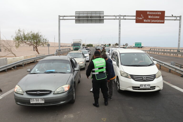 Por atención parcial del control fronterizo: Colectiveros de Tacna bloquearon frontera con Chile