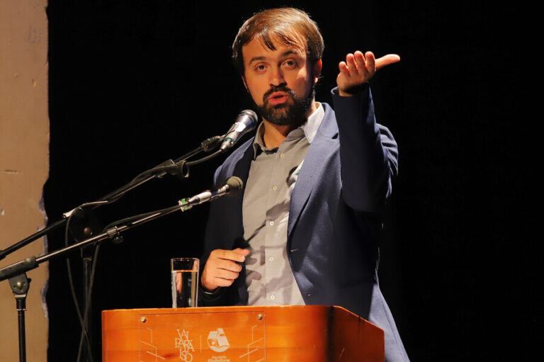 Alcalde Sharp responde a alerta de EE.UU. por delincuencia en Valparaíso: 