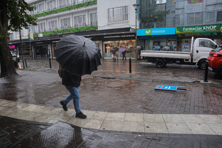 Meteorología emite aviso por vientos moderados en cinco regiones del país desde este viernes