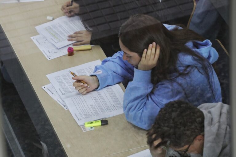 Hoy comienza la rendición de la PAES 2023: Revisa horario, duración de las pruebas, cantidad de preguntas y más