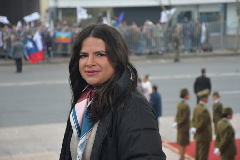 Ministra Orellana muestra su apoyo a Tiane Endler: 