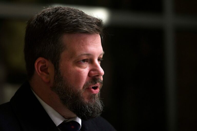 Nuevo desmarque en Republicanos: Johannes Kaiser anuncia que votará 