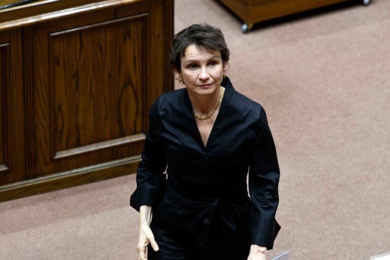 Gobierno informa que ministra Carolina Tohá dio positivo a COVID-19