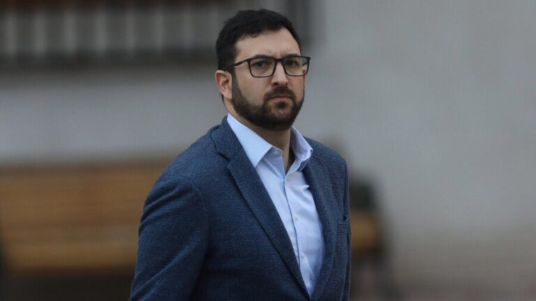 Comisión investigadora cuestiona continuidad de Miguel Crispi en informe final del Caso Convenios