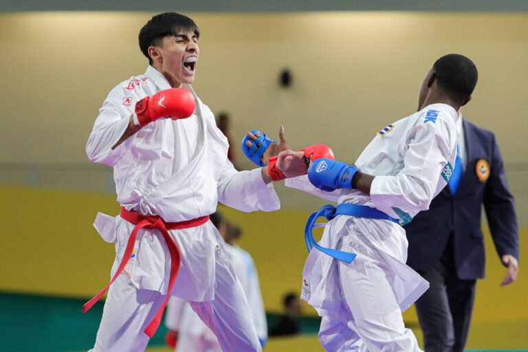 ¡Enorme! Enrique Villalón ganó la novena medalla de oro para Chile en ajustado duelo en karate