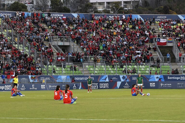 La Roja protestó al inicio de partido contra México tras negligencias que las dejaron sin arquera