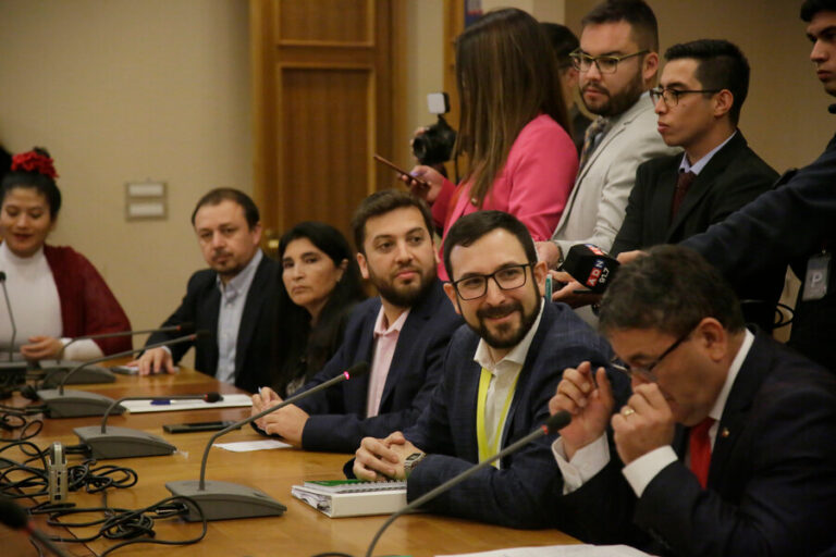 “Esto no estaba preparado”: Temblor sorprendió a la comisión investigadora por Caso Convenios durante asistencia de Crispi
