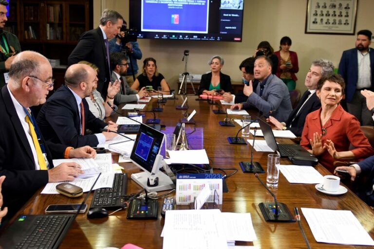 Parlamentarios de oposición tildan de 