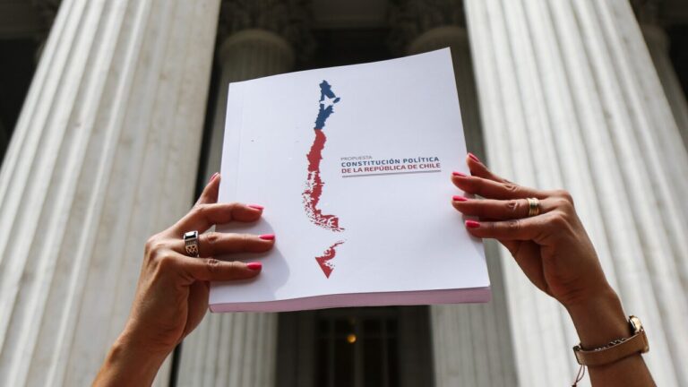 Columna de Josefina Correa: Nueva Constitución ¿en contra o a favor de reformar?