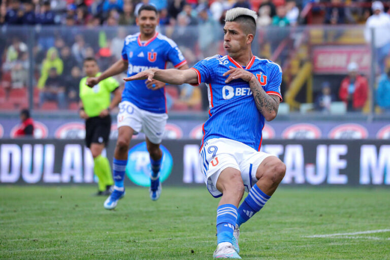 Universidad de Chile golea a Católica por 3-1 y se queda con el Clásico Universitario