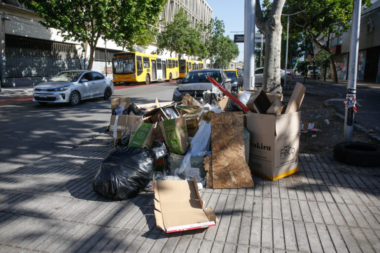 Recolectores de basura de Santiago deponen paro y volverán a sus funciones este lunes