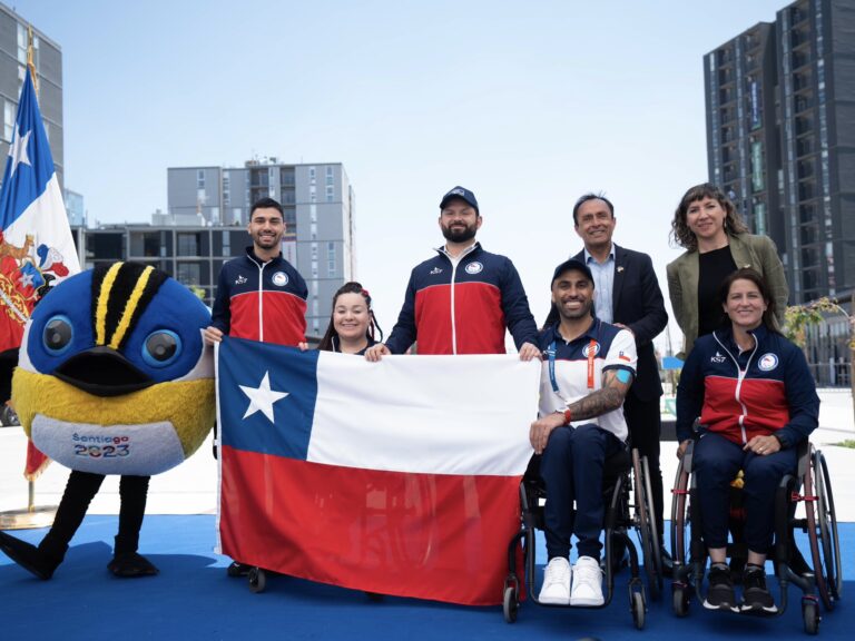 Juegos Parapanamericanos Santiago 2023: Presidente Boric entrega bandera al Team Chile