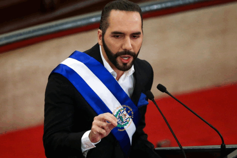 Bukele debe dejar la presidencia de El Salvador por su candidatura, según el plazo que le dio la Corte Suprema