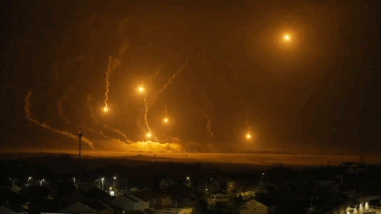 Llamaradas iluminan los cielos de la Franja de Gaza: Sería uno de los ataques más intensos que se ha visto en la zona