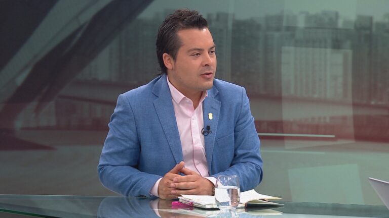 Alcalde de Coronel anunció duelo comunal tras incendio en toma que dejó 14 personas muertas: 