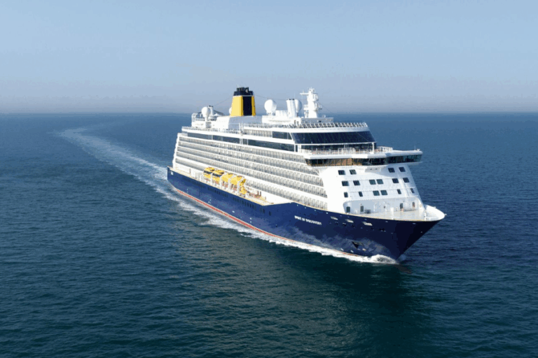 Pensaron que iban a morir: Centenar de pasajeros resultaron heridos en tormenta que azotó a un crucero en Europa