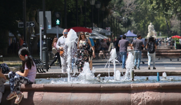 Disminuye levemente el calor: Revisa el pronóstico del tiempo de todo Chile para este sábado 25 de noviembre