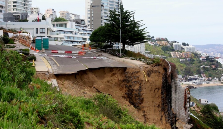 Sistema frontal provoca nuevo deslizamiento de tierra en edificio de Viña del Mar
