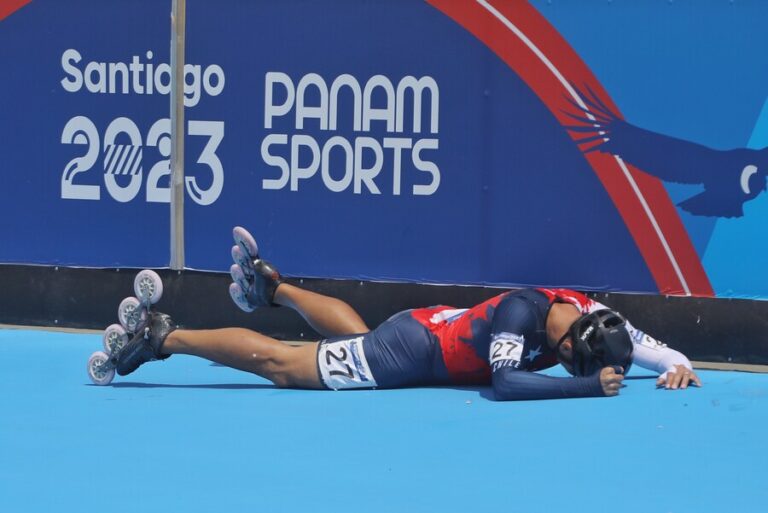 Emmanuel Silva obtiene medalla de bronce tras ser empujado por patinador brasileño en carrera de 500 metros