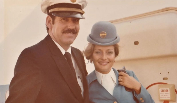 Ella era auxiliar de vuelo y él piloto: La historia de un romance internacional de 50 años