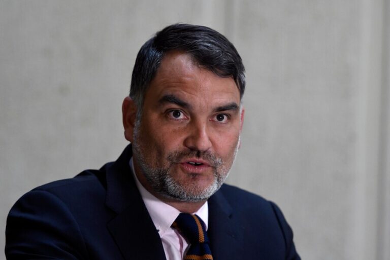 Macaya y controversial “Que se jodan”: “Tiene el sentido de interpretar la rabia y frustración que tienen millones de chilenos”