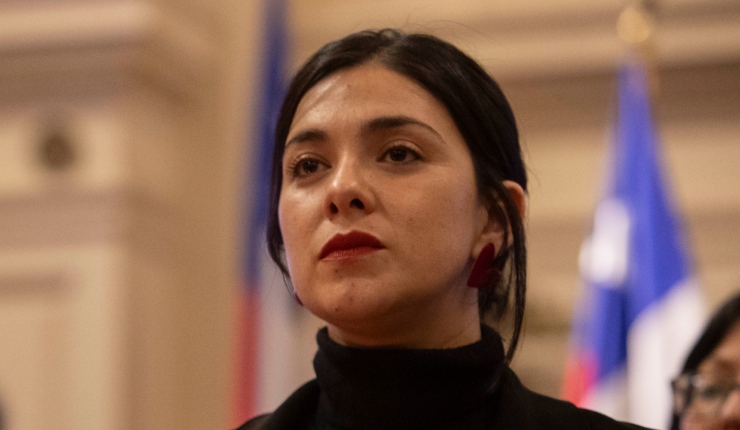 El Mercurio publica rectificación sobre la entrevista a diputada Karol Cariola