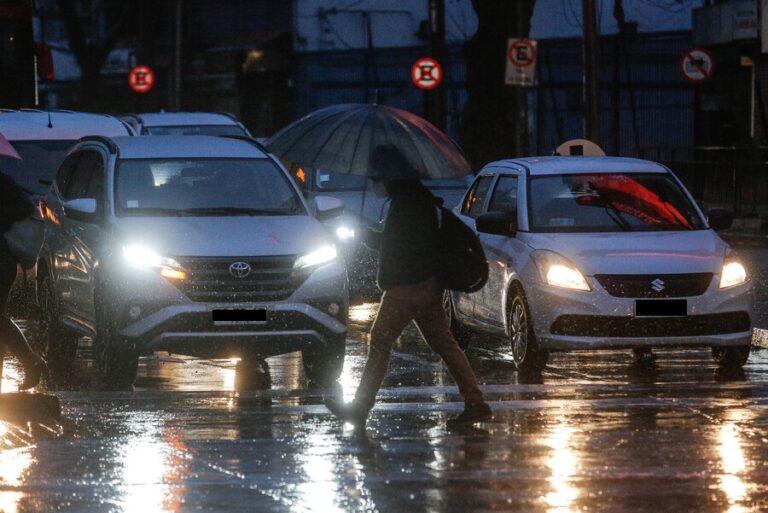 ¡Alerta Santiago! Pronostican más de 100 mm de lluvias en sólo tres días para la Región Metropolitana