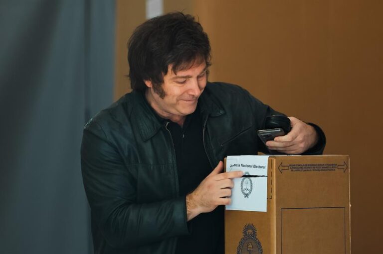 Candidato Javier Milei ya votó: 