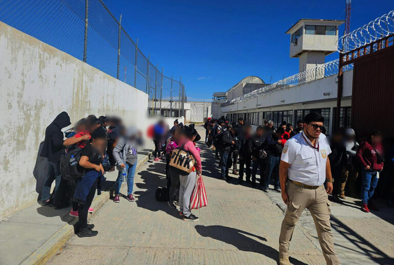 México: Encuentran más de 100 migrantes encerrados en un container abandonado
