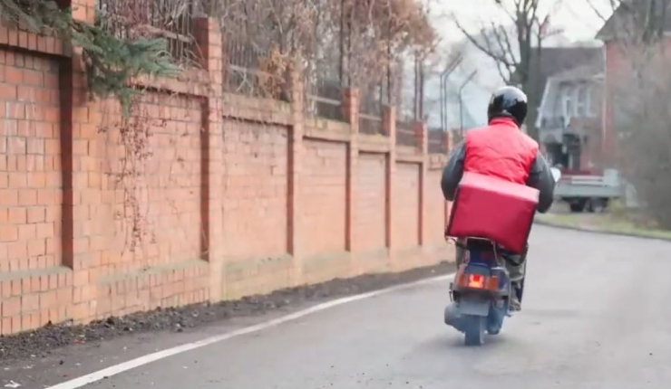 Fintech chilena permite que migrantes tengan acceso a motocicletas para generar ingresos propios