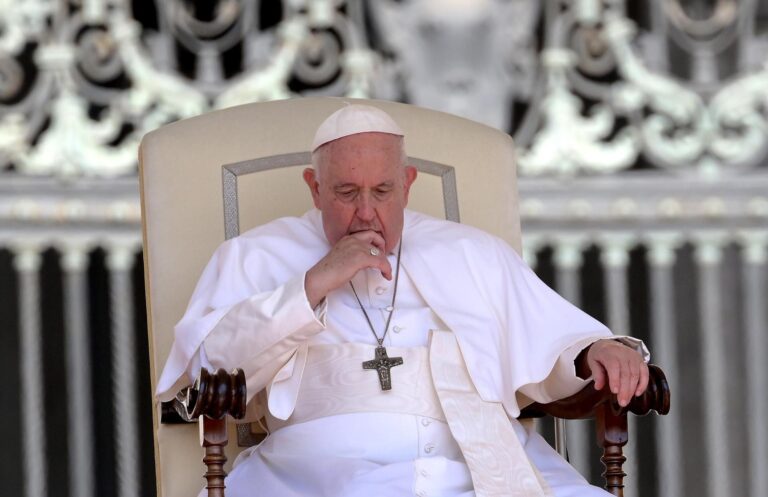 Papa Francisco revela que tiene “un problema de inflamación pulmonar” y decide no salir a rezar el Ángelus dominical