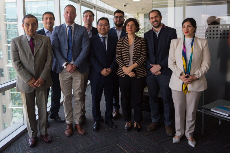 Gobierno se reunió con representantes de Sinovac: Buscan potenciar desarrollo de investigación e innovación científica