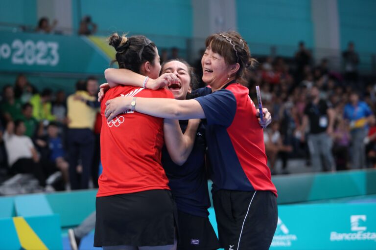 Tenis de mesa femenino avanza a la semifinal tras vencer a México y se acercan al oro