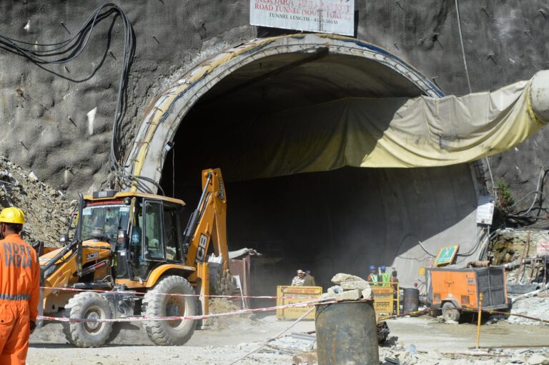 Más de 40 obreros están atrapados hace 10 días en un túnel de India: Estos son los 5 planes de rescate activados por el Gobierno