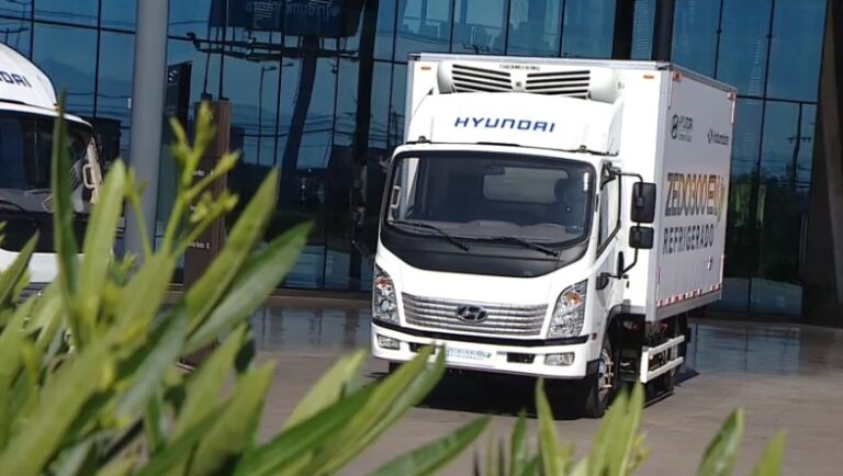 Electromovilidad en transporte de carga: Así funciona el primer camión 100% eléctrico de Hyundai en Chile
