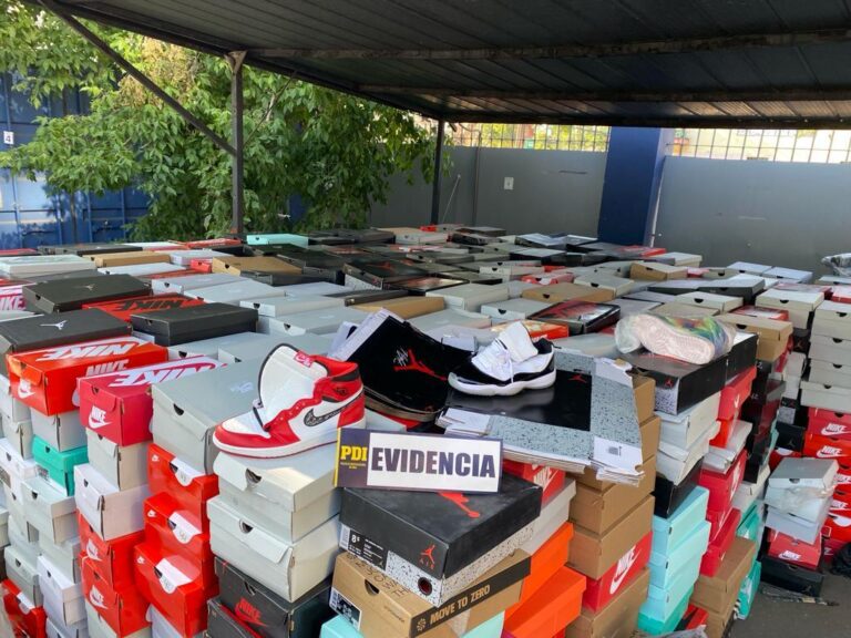 PDI incauta más de 3 mil zapatillas falsificadas en Pirque: Monto supera los $252 millones