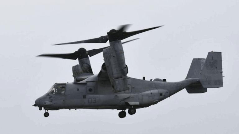 Avión militar estadounidense Osprey se estrelló frente a las costas de Japón con 8 personas a bordo