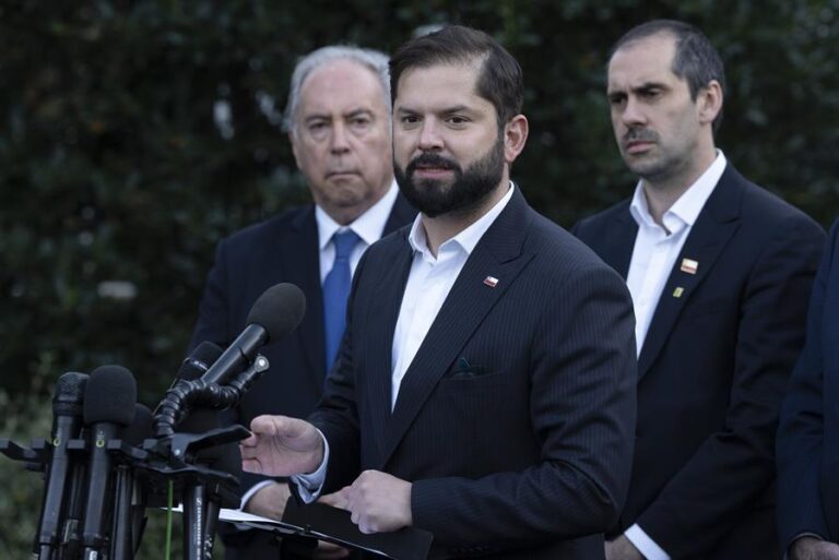 Boric condena ataques de Hamás e Israel tras reunión con Biden: 