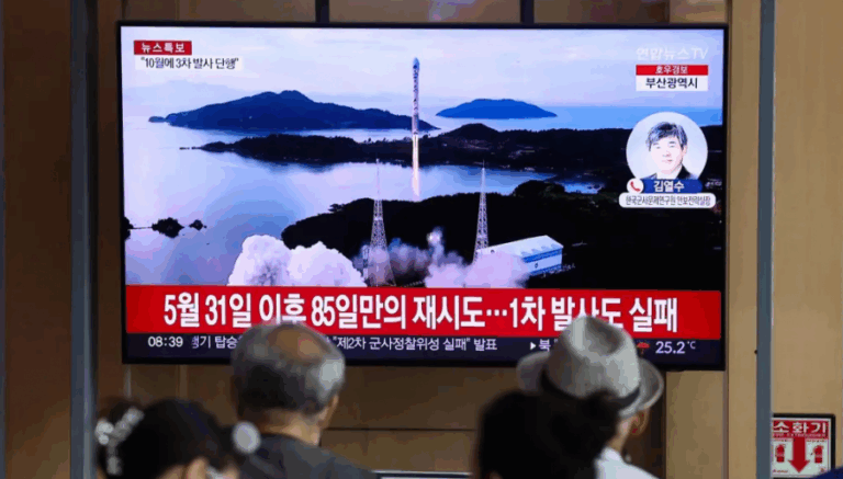 Corea del Sur señala que el Norte lanzó un cohete espacial con un satélite militar a bordo
