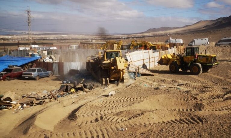 Antofagasta: Desalojan 11 hectáreas ocupadas ilegalmente para fines industriales en sector La Chimba Alto