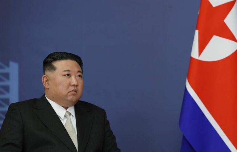 Corea del Norte responde a Seúl lanzando un misil y suspendiendo el pacto militar bilateral
