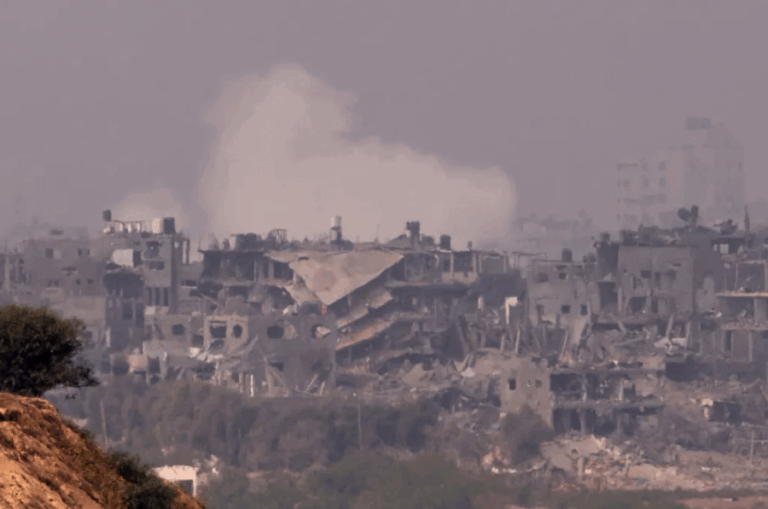 Ataques aéreos israelíes impactaron cerca del hospital Al Quds en la ciudad de Gaza