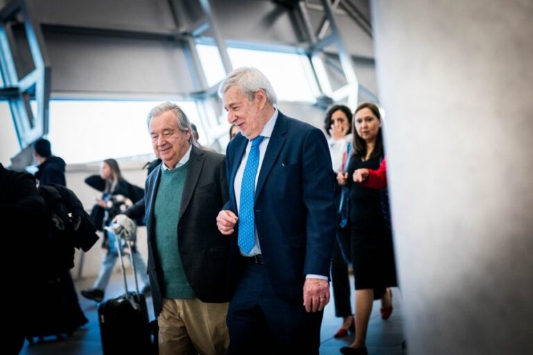 Secretario general de la ONU llega a Chile para viajar con el pdte. Boric a Antártica y ver los efectos de la crisis climática