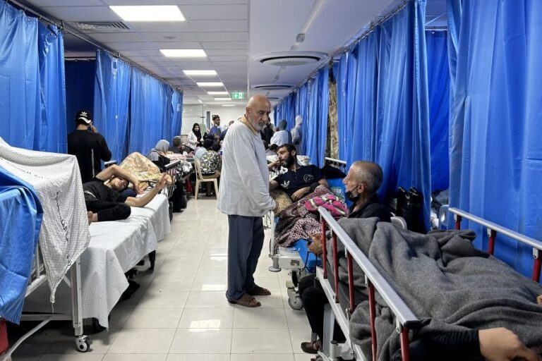 Gaza: Médico del Al-Shifa denuncia que perdieron contacto con otros edificios del complejo hospitalario