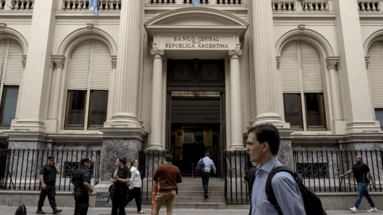 ¿Qué es el Banco Central de Argentina, cuál es su función y por qué Javier Milei planea cerrarlo?