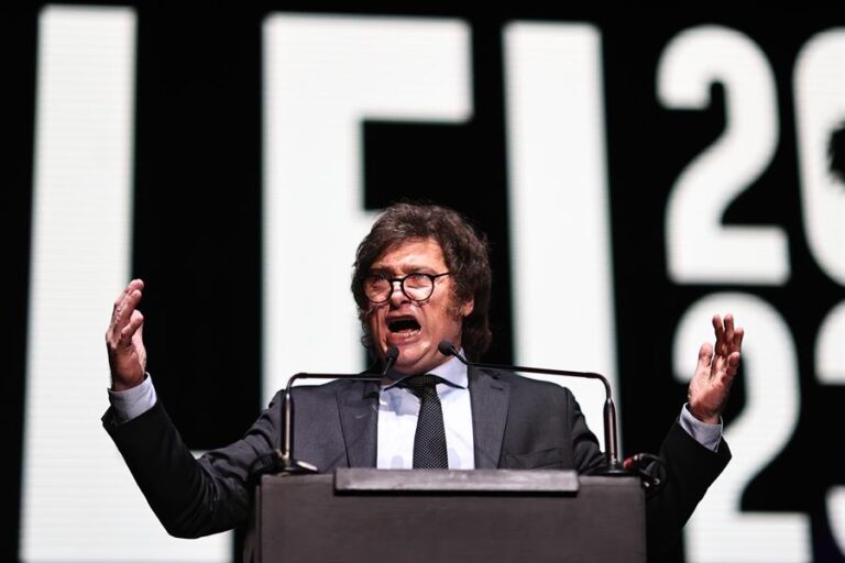 Once parlamentarios abandonan el partido de Javier Milei tras su acuerdo electoral con Macri