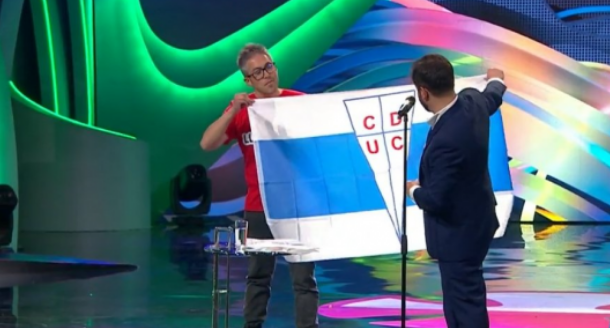 Lucatón: Bandera de la UC firmada por el presidente Boric fue el producto por el que más se pagó