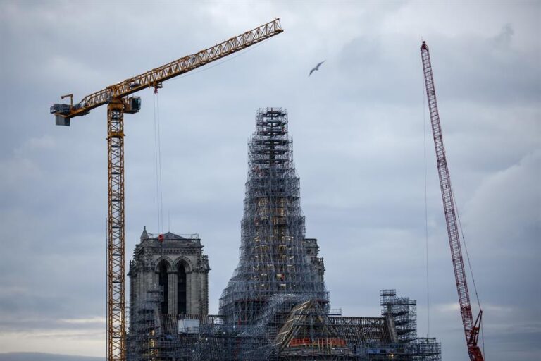 Nueva aguja de la catedral de Notre Dame toma forma: Esperan que esté lista antes de la inauguración de los JJ.OO. de París