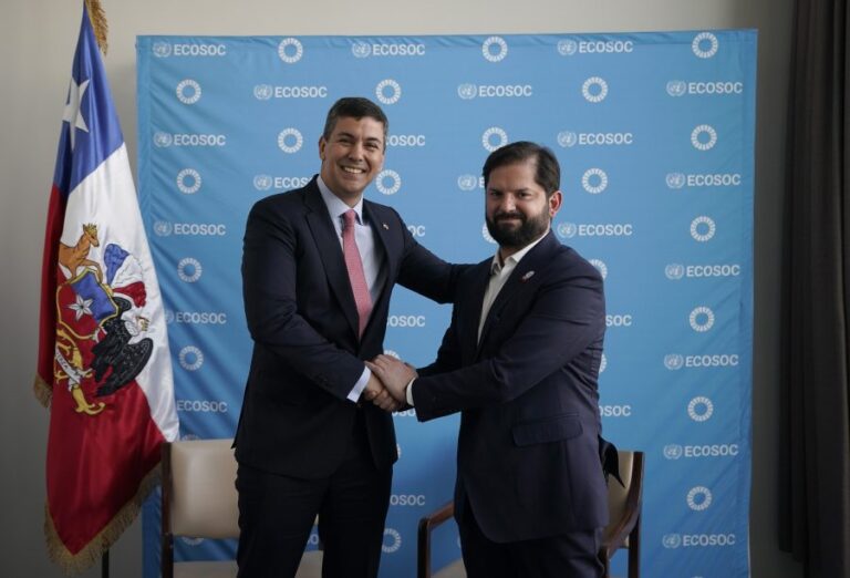 Presidente de Paraguay se reunirá con el presidente Gabriel Boric durante visita a Chile